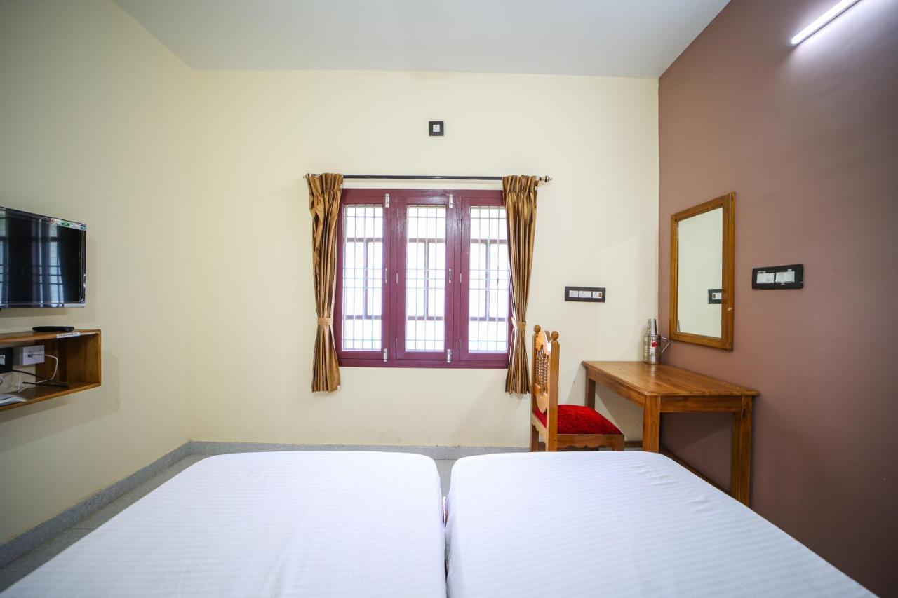 Hotel The Pothigai Palace Kuttālam Exteriér fotografie