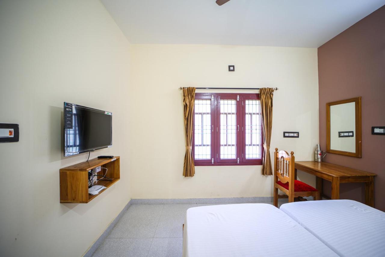 Hotel The Pothigai Palace Kuttālam Exteriér fotografie