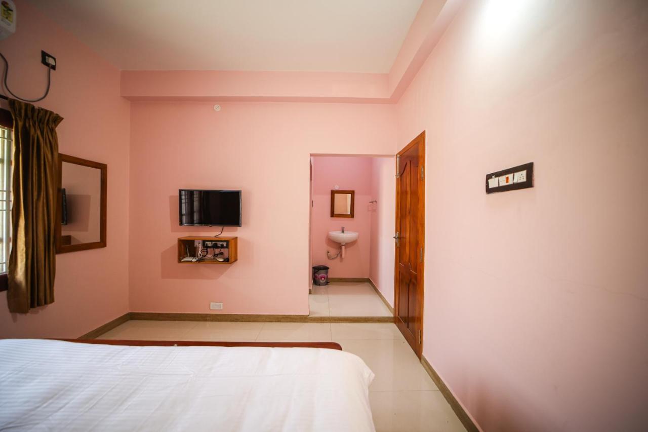Hotel The Pothigai Palace Kuttālam Exteriér fotografie